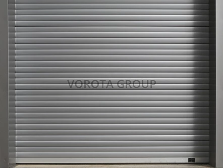Рулонные ворота для гаража Alutech серого цвета 3800x2500